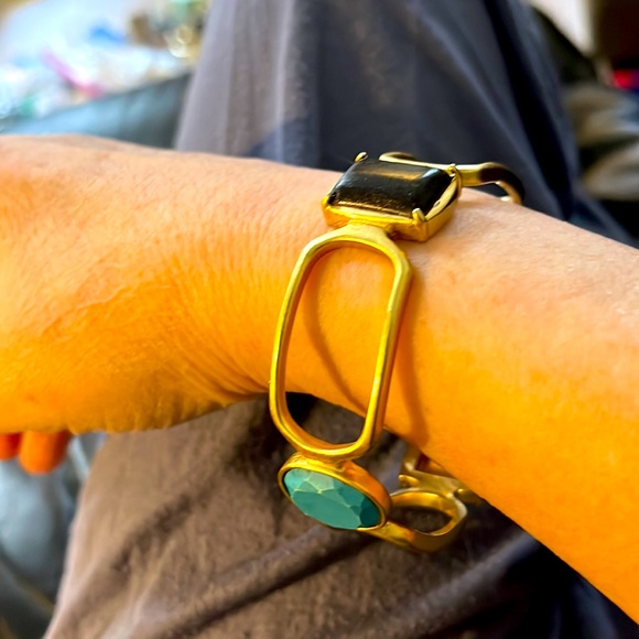 Vintage Gold tone round bracelet with black and turquoise stones - Picture 1 of 8